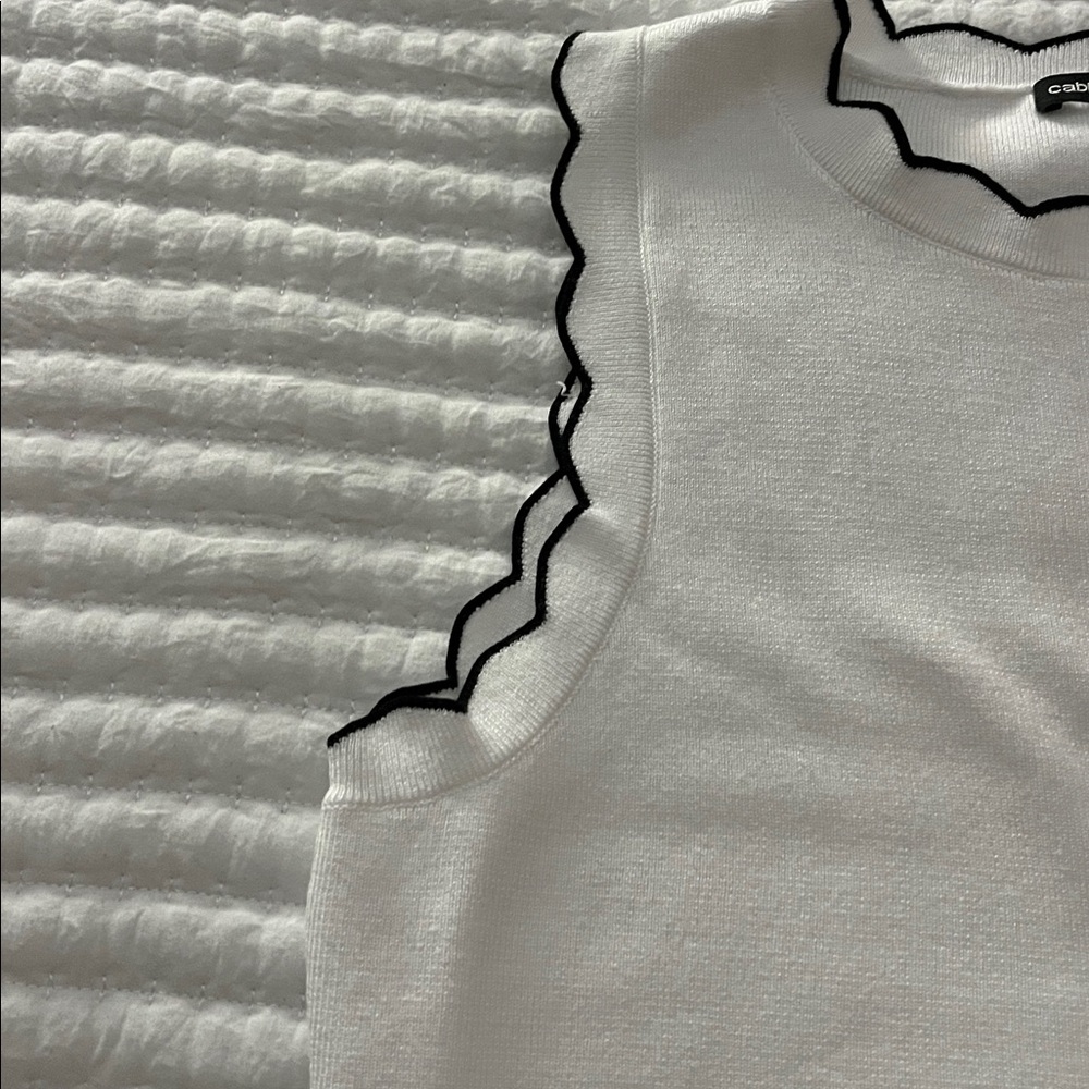Women’s Cable & Gauge sleeveless sweater - Picture 3 of 5